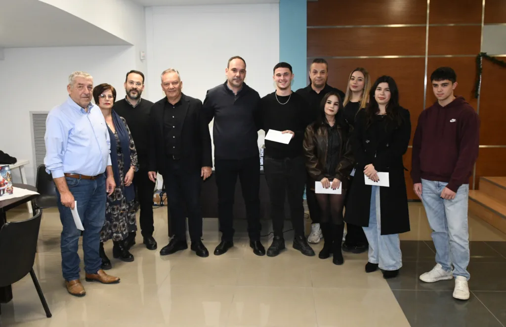 Παιδικά χαμόγελα, θέατρο και δώρα στη γιορτή των εργαζομένων της ΔΕΥΑΠ