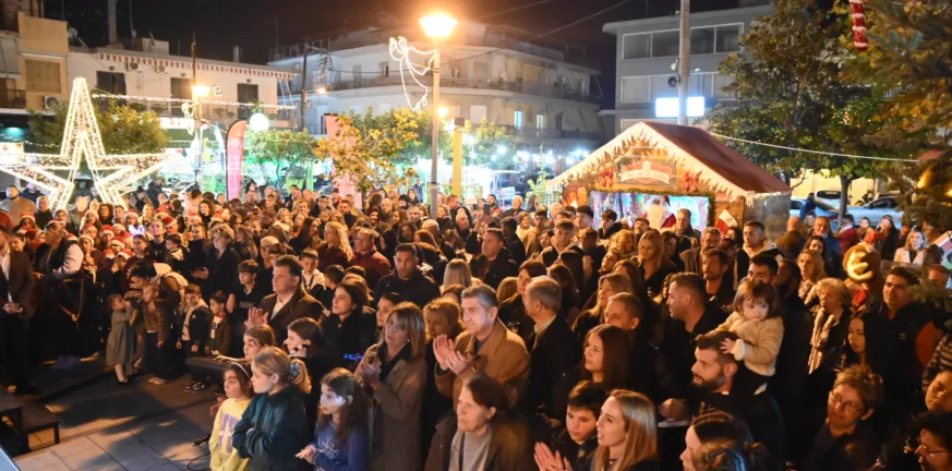 Δυτική Αχαΐα: Λαμπερό άναμμα δέντρου στην Κάτω Αχαΐα μέσα σε συγκίνηση και μήνυμα ελπίδας ΦΩΤΟ