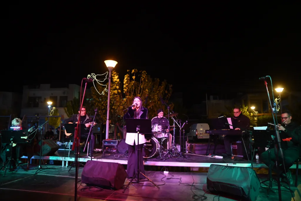 Δυτική Αχαΐα: Λαμπερό άναμμα δέντρου στην Κάτω Αχαΐα μέσα σε συγκίνηση και μήνυμα ελπίδας ΦΩΤΟ Δυτική Αχαΐα: Λαμπερό άναμμα δέντρου στην Κάτω Αχαΐα μέσα σε συγκίνηση και μήνυμα ελπίδας ΦΩΤΟ