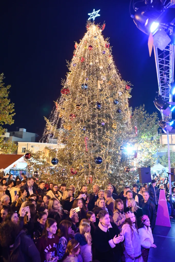 Δυτική Αχαΐα: Λαμπερό άναμμα δέντρου στην Κάτω Αχαΐα μέσα σε συγκίνηση και μήνυμα ελπίδας ΦΩΤΟ