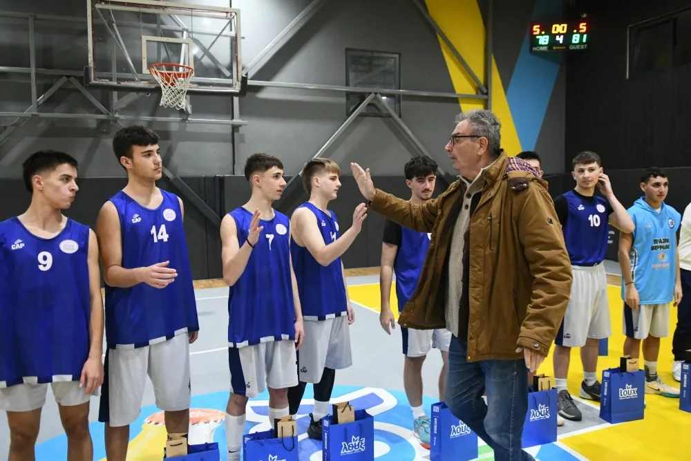 Γιορτή αθλητισμού στην Πάτρα: Χριστουγεννιάτικο τουρνουά ποδοσφαίρου στα Ζαρουχλέικα και τιμητικό τουρνουά μπάσκετ στη μνήμη του Νίκου Μοίραλη ΦΩΤΟ