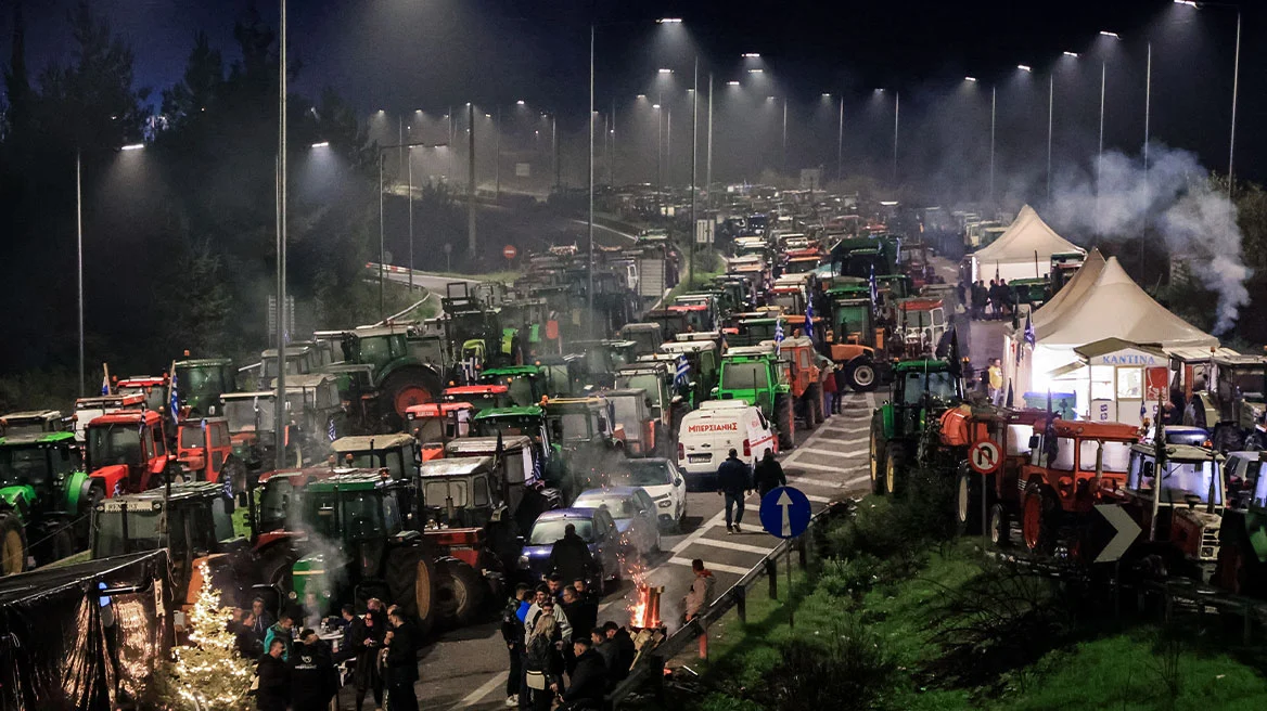 Αγρότες: Με μπλόκα θα ξεκινήσει η έξοδος των εκδρομέων των Χριστουγέννων, τι ισχύει, πώς έχουν τα δεδομένα. Καταγγελία κατά της κυβέρνησης