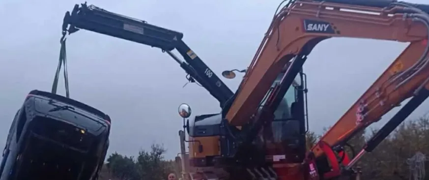 Υπόθεση θρίλερ με Αυτοκίνητο που βρέθηκε αναποδογυρισμένο σε κανάλι! ΦΩΤΟ