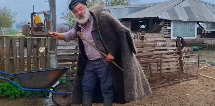 Με δάκρυα αποχαιρέτησε ο κτηνοτρόφος τα 450 πρόβατά του και κατέρρευσε, ΒΙΝΤΕΟ