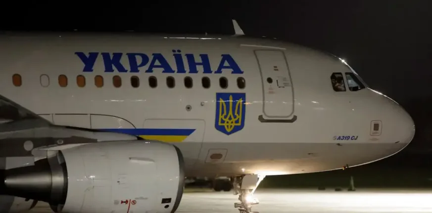 Το αεροσκάφος του Βολοντίμιρ Ζελένσκι έγινε στόχος τεσσάρων στρατιωτικών drones