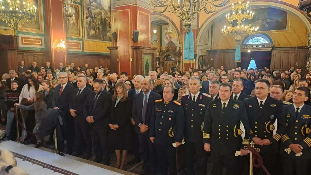 Τα Θεοφάνεια στην Πάτρα, 17χρονος «βουτηχτής» έπιασε τον Σταυρό ΦΩΤΟ Τα Θεοφάνεια στην Πάτρα, 17χρονος «βουτηχτής» έπιασε τον Σταυρό ΦΩΤΟ