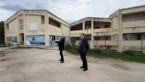 Πάτρα: 114 μαθητές στοιβάζονται και οι χώροι ρημάζουν Πάτρα: 114 μαθητές στοιβάζονται και οι χώροι ρημάζουν