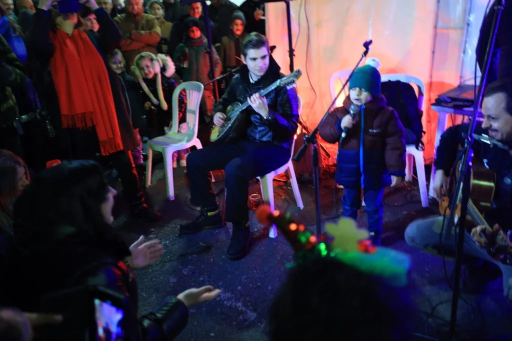 Αγρότες: Πρωτοχρονιά 2026 δίπλα στα τρακτέρ, η εικόνα στα μπλόκα ΦΩΤΟ Αγρότες: Πρωτοχρονιά 2026 δίπλα στα τρακτέρ, η εικόνα στα μπλόκα ΦΩΤΟ