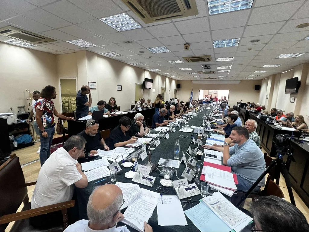 Πάτρα: Δημοτικό συμβούλιο σε ρόλο... ΥπΕξ - Αντιπαράθεση για Μαδούρο και ΗΠΑ