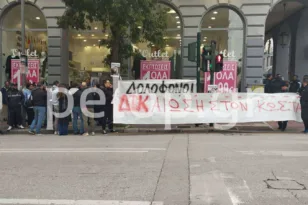 Πάτρα: Απολογούνται οι κατηγορούμενοι για τον φονικό ξυλοδαρμό στο κλαμπ – Έξω από τα δικαστήρια συγγενείς του θύματος