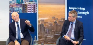 Γιώργος Παπανδρέου στο London Business School: Αν η Ευρώπη δεν δράσει, θα καταστεί αδιάφορη.