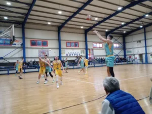 Η Ενωση δεύτερο σερί διπλό, με «βροχή» τριπόντων στη Σαρωνίδα