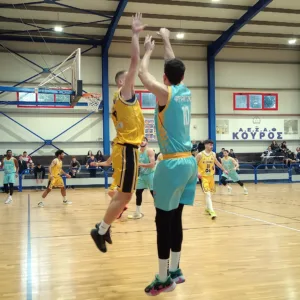 Η Ενωση δεύτερο σερί διπλό, με «βροχή» τριπόντων στη Σαρωνίδα