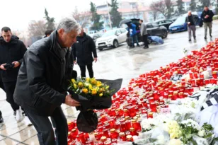 Η αλληλεγγύη των οπαδών, ο θάνατος των 7 παλικαριών του ΠΑΟΚ ένωσε όλες τις ομάδες, κασκόλ Ολυμπιακού, Παναθηναϊκού, Άρη, ΑΕΚ στην Τούμπα, ΦΩΤΟ