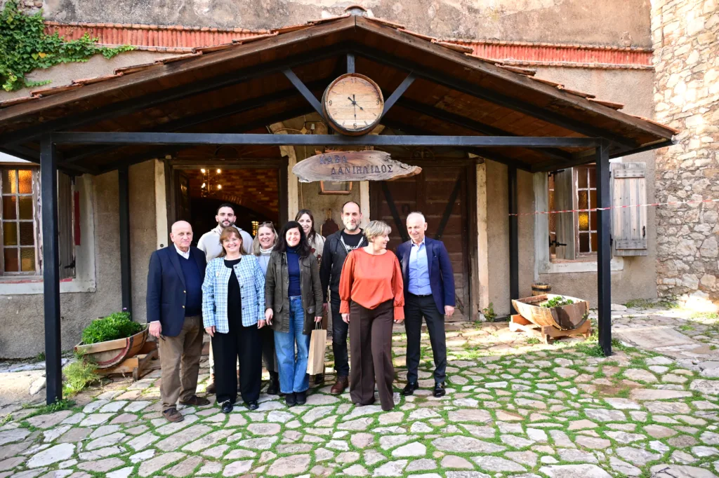 «Αποσφραγίζοντας Μνήμες»: Μια συγκλονιστική διαδρομή από την Κάβα του Τατοΐου στα κελάρια της Achaia Clauss ΦΩΤΟ