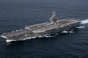 Μέση Ανατολή: Εφτασε το αμερικανικό αεροπλανοφόρο «Λίνκολν», η αντίδραση του Ιραν