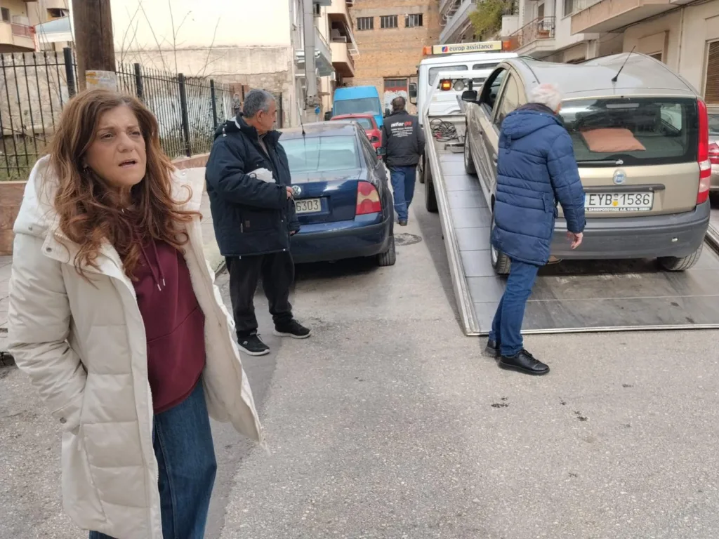 Πάτρα: Παρ΄ολίγο τραγωδία στην Καποδιστρίου - Επικίνδυνη κατάρρευση μπαλκονιού σε αυτοκίνητο