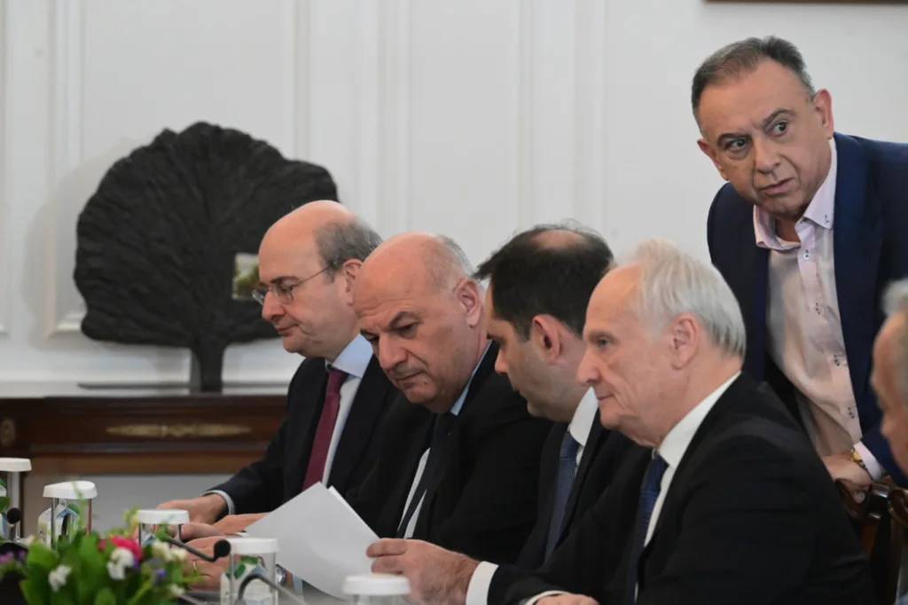 Συνάντηση Μητσοτάκη – αγροτών στο Μαξίμου: «Ανοιχτό το πεδίο για ουσιαστικές λύσεις στον πρωτογενή τομέα» Συνάντηση Μητσοτάκη – αγροτών στο Μαξίμου: «Ανοιχτό το πεδίο για ουσιαστικές λύσεις στον πρωτογενή τομέα»