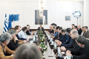 Συνάντηση Μητσοτάκη – αγροτών στο Μαξίμου: «Ανοιχτό το πεδίο για ουσιαστικές λύσεις στον πρωτογενή τομέα»