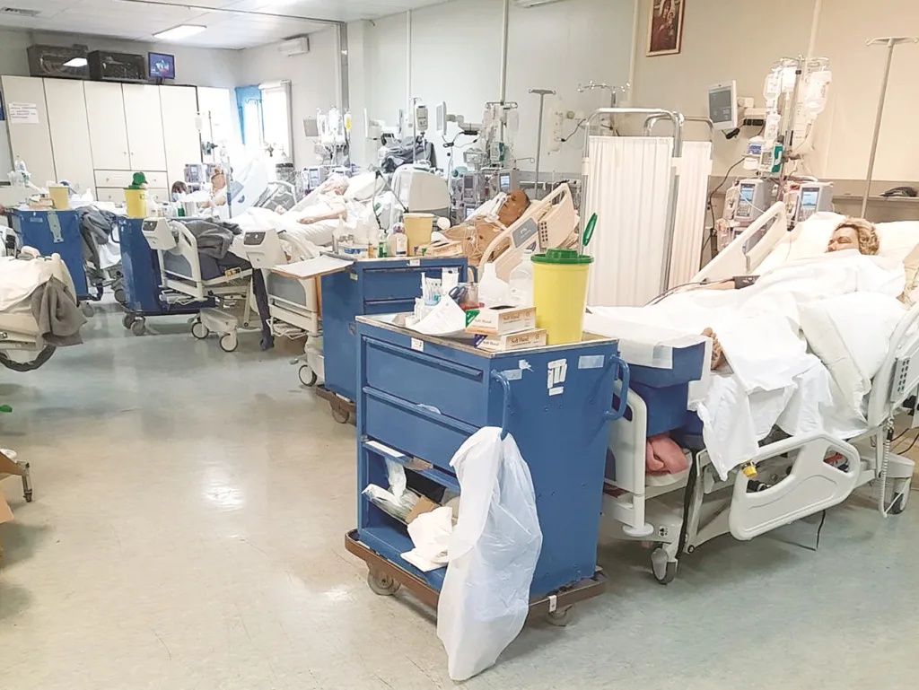 Πάτρα: Ασθενείς λιμνάζουν στη ΜΕΘ του ΠΓΝΠ - Διασωληνωμένοι νοσηλεύονται σε κλινικές Πάτρα: Ασθενείς λιμνάζουν στη ΜΕΘ του ΠΓΝΠ - Διασωληνωμένοι νοσηλεύονται σε κλινικές