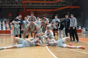 Πρωταθλητές το Σχολικό Αχαΐας τα Εκπαιδευτήρια Αναγέννηση