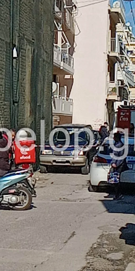 Συναγερμός στην Πάτρα: Γυναίκα απειλεί να πέσει από ταράτσα – Στο σημείο αστυνομία, πυροσβεστική και ψυχολόγοι ΦΩΤΟ