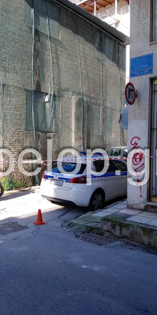 Συναγερμός στην Πάτρα: Γυναίκα απειλεί να πέσει από ταράτσα – Στο σημείο αστυνομία, πυροσβεστική και ψυχολόγοι ΦΩΤΟ