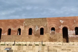 Πάτρα: Τα άσπρα σημάδια στο Ρωμαϊκό Ωδείο και οι «αρχαιολόγοι» του… facebook!