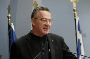 Αρβανίτης σε Φαραντούρη: «Οι άνθρωποι φαίνονται στα διαζύγια, όχι στους έρωτες»