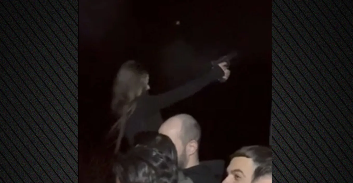 Η ΕΛΑΣ ερευνά βίντεο που δείχνει την αστυνομικό να πυροβολεί άσκοπα σε γλέντι