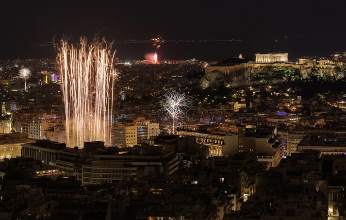 Με drones και αθόρυβα πυροτεχνήματα η Αθήνα υποδέχθηκε το 2026 ΦΩΤΟ Με drones και αθόρυβα πυροτεχνήματα η Αθήνα υποδέχθηκε το 2026 ΦΩΤΟ