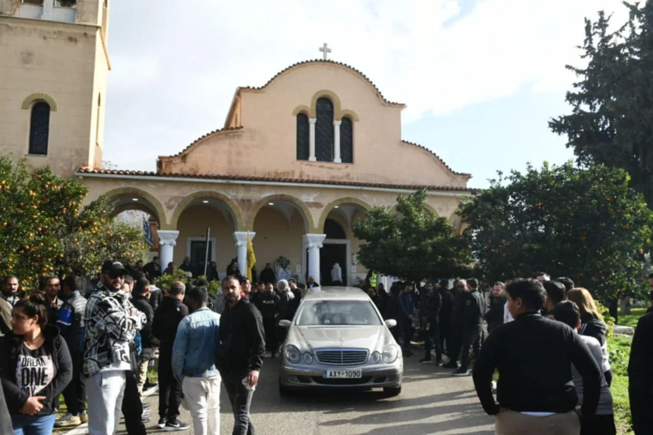 Πάτρα - Φονικό Μπασιλάρη: Από το νεκροταφείο στα δικαστήρια - Η ΕΛ.ΑΣ. ψάχνει παντού τον 26χρονο βασικό κατηγορούμενο, αύριο η απολογία των τριών