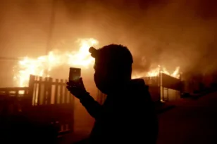 Χιλή: Τουλάχιστον 15 νεκροί από τις πυρκαγιές – Δεκάδες χιλιάδες έφυγα από τα σπίτια τους