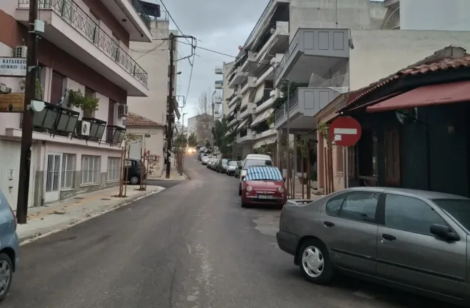 Πάτρα: Η κακή «συνήθεια» στη μονοδρομημένη οδό Αϊδινίου