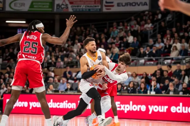 Ο Προμηθέας ισοφαρίζει τη Σαλόν και ξαναπάει στη Γαλλία