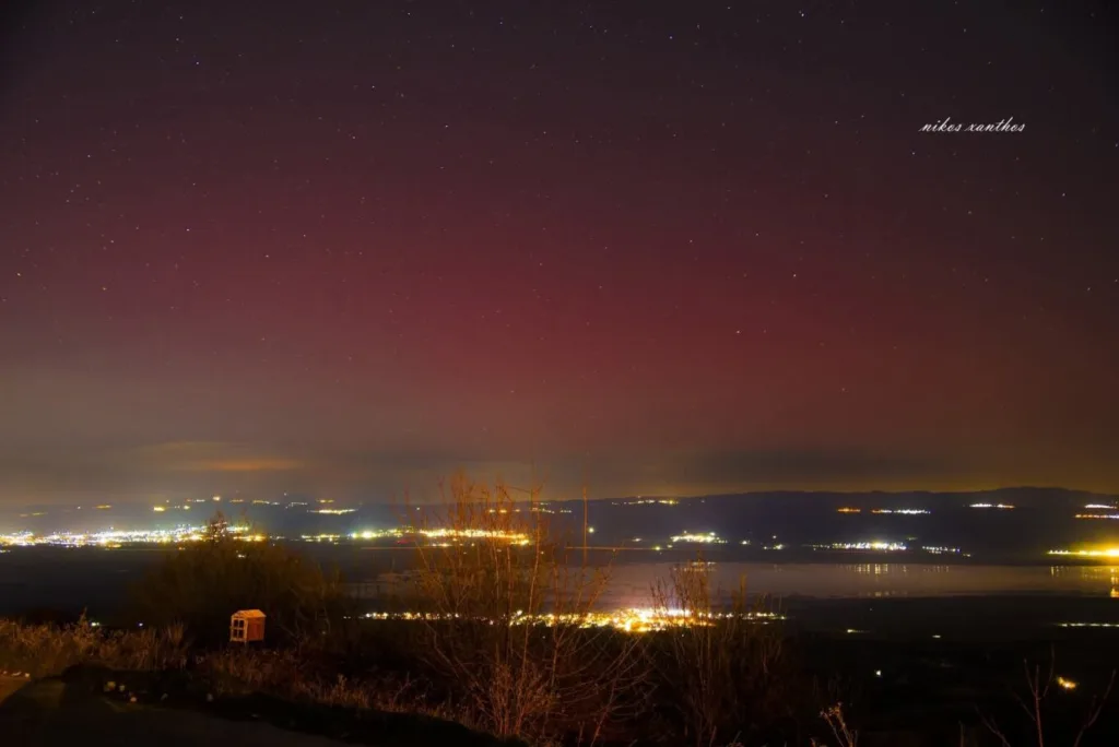 Βόρειο Σέλας ορατό στην Ελλάδα: Εντυπωσιακές εικόνες από Χορτιάτη και Κέρκυρα ΦΩΤΟ