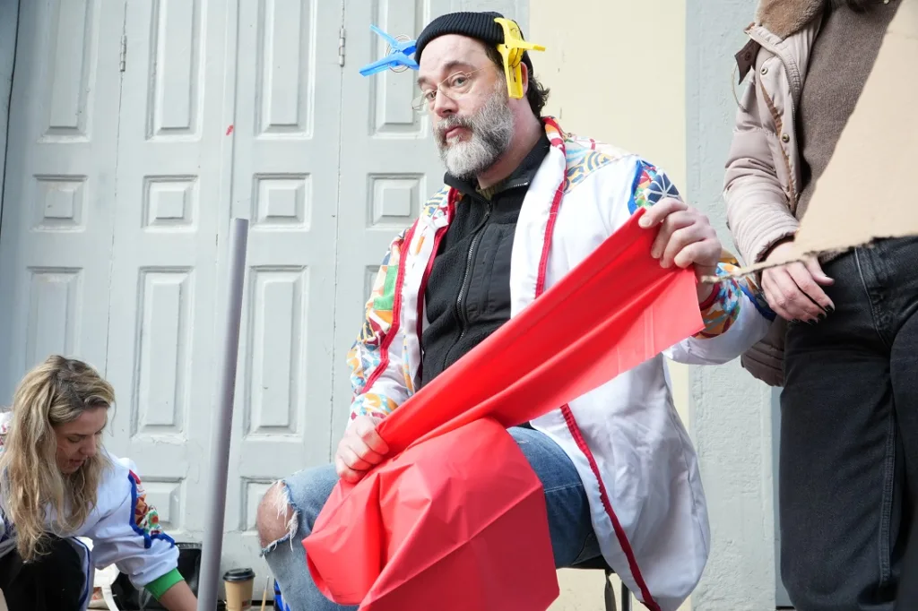 Cubbez: Καρναβαλική πρεμιέρα στον νέο πεζόδρομο της Μαιζώνος με τα πληρώματα του Κρυμμένου Θησαυρού