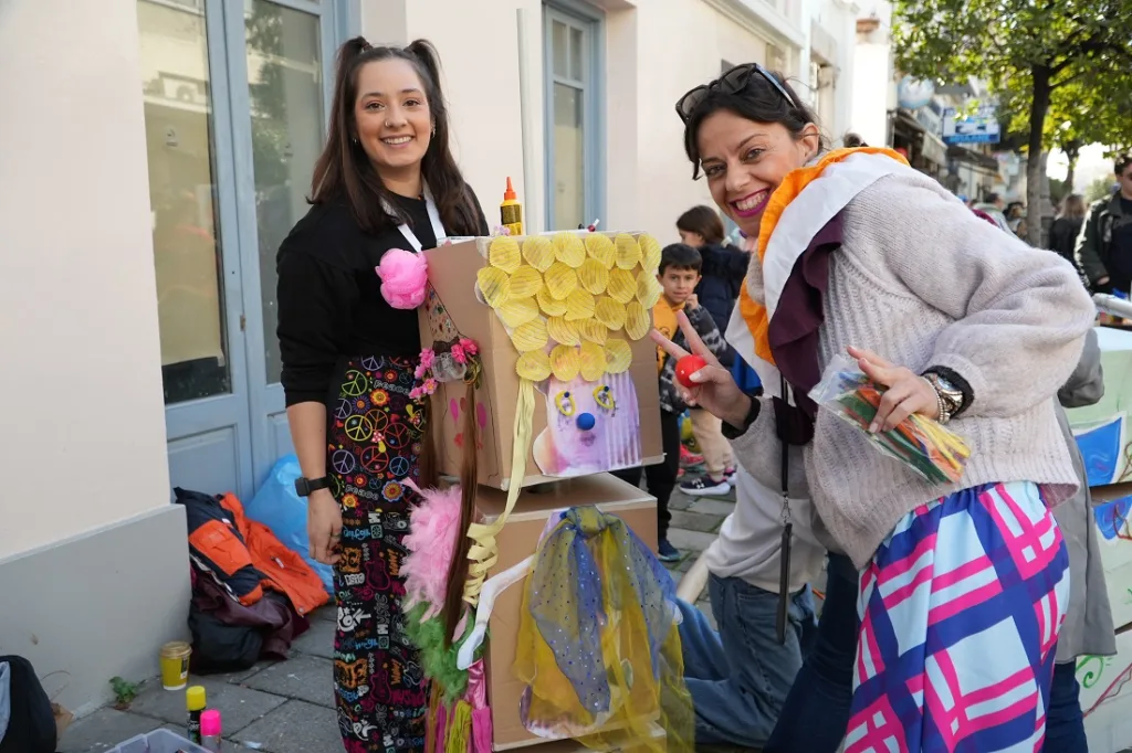 Cubbez: Καρναβαλική πρεμιέρα στον νέο πεζόδρομο της Μαιζώνος με τα πληρώματα του Κρυμμένου Θησαυρού