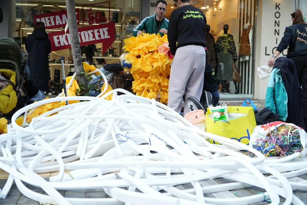 Cubbez: Καρναβαλική πρεμιέρα στον νέο πεζόδρομο της Μαιζώνος με τα πληρώματα του Κρυμμένου Θησαυρού