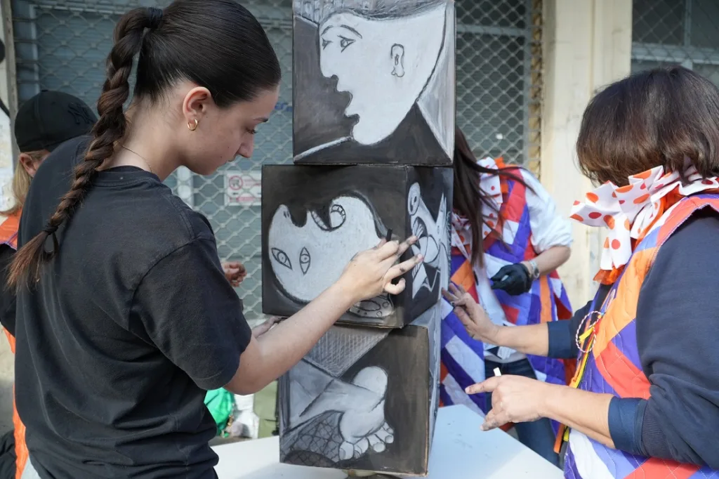 Cubbez: Καρναβαλική πρεμιέρα στον νέο πεζόδρομο της Μαιζώνος με τα πληρώματα του Κρυμμένου Θησαυρού