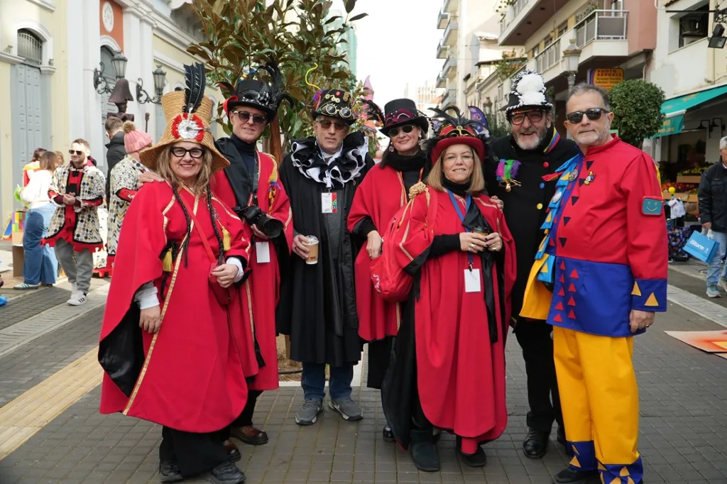 Cubbez: Καρναβαλική πρεμιέρα στον νέο πεζόδρομο της Μαιζώνος με τα πληρώματα του Κρυμμένου Θησαυρού Cubbez: Καρναβαλική πρεμιέρα στον νέο πεζόδρομο της Μαιζώνος με τα πληρώματα του Κρυμμένου Θησαυρού