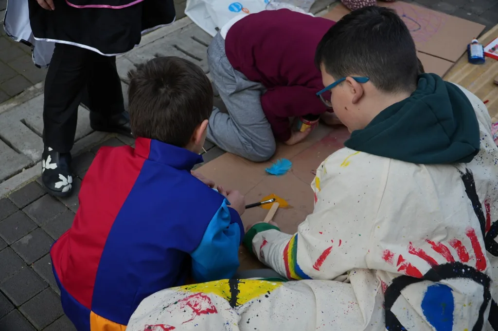 Cubbez: Καρναβαλική πρεμιέρα στον νέο πεζόδρομο της Μαιζώνος με τα πληρώματα του Κρυμμένου Θησαυρού