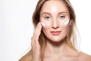 Dr Althea 345 Relief Cream: Γιατί θεωρείται ιδανική για ευαίσθητο δέρμα