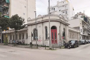 Πάτρα: «Βουλιάζουν» τα Λουτρά – Σε πλήρη εγκατάλειψη ένα μνημείο 96 ετών, η «Π» κατέγραψε εικόνες από τις ρημαγμένες αίθουσες