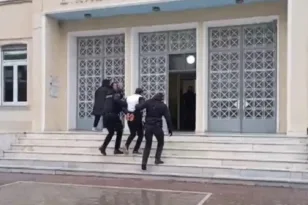 Με αλεξίσφαιρο γιλέκο στον ανακριτή ο 44χρονος για τη δολοφονία κοινοτάρχη στο Λιθοβούνι Αιτωλοακαρνανίας ΒΙΝΤΕΟ