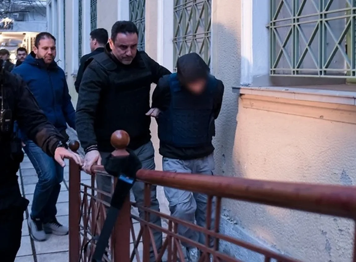 Δολοφονία Σέρρες: Απολογείται ο 16χρονος, η «συγγνώμη» και τα στοιχεία για το μοιραίο βράδυ Δολοφονία Σέρρες: Απολογείται ο 16χρονος, η «συγγνώμη» και τα στοιχεία για το μοιραίο βράδυ