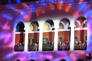 Εντυπωσιακή έναρξη για το Πατρινό Καρναβάλι 2026: Δείτε πολλές ΦΩΤΟ