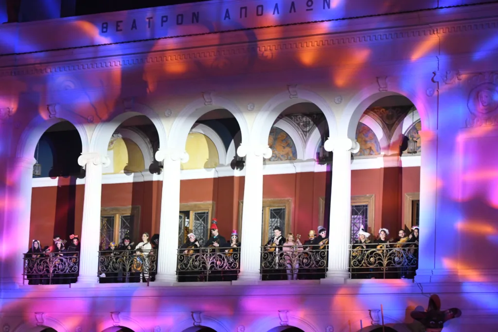 Εντυπωσιακή έναρξη για το Πατρινό Καρναβάλι 2026: Δείτε πολλές ΦΩΤΟ