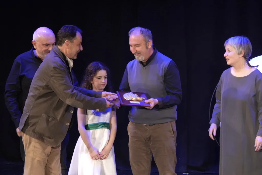 Πατρινό καρναβάλι 2026: Με σάτιρα, συγκίνηση και χειροκρότημα άνοιξε ο «Μώμος ο Πατρεύς» στο Πάνθεον