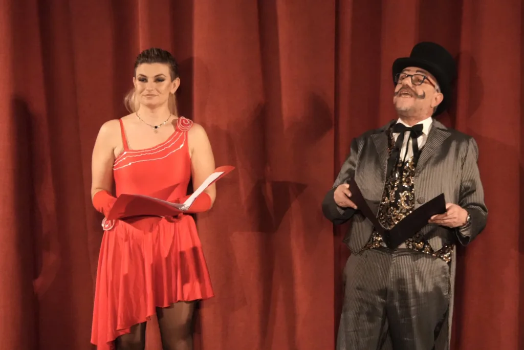 Πατρινό καρναβάλι 2026: Με σάτιρα, συγκίνηση και χειροκρότημα άνοιξε ο «Μώμος ο Πατρεύς» στο Πάνθεον